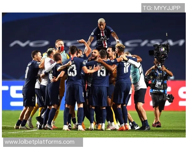 英超激战巴黎圣日耳曼逆转波尔图争议判罚引发全场沸腾