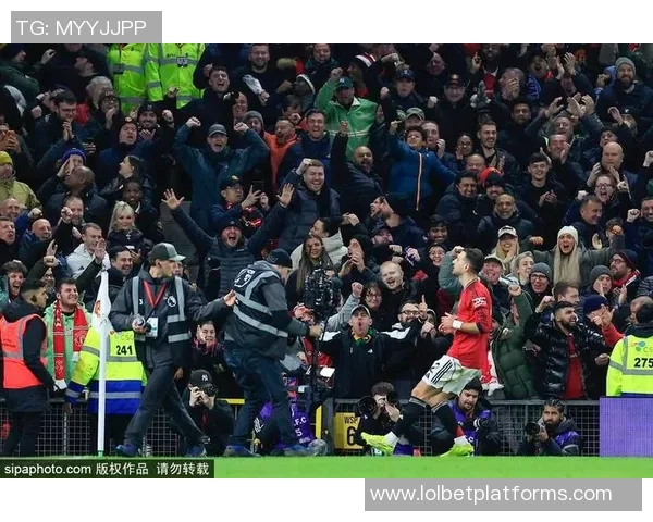 意甲焦点战曼联与巴萨互交白卷全场气氛紧张引发热议