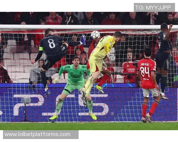 欧冠激战波尔图逆转本菲卡乌龙球成比赛转折点数据分析揭示精彩瞬间