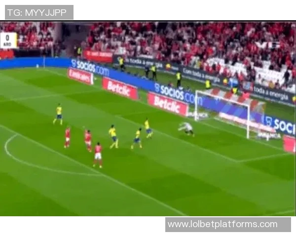 本菲卡狂胜AC米兰4-0帽子戏法引领全场战术解析